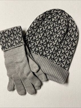 NWOT Michael Kors Logo Knit Beanie and Gloves Set